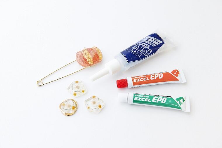 黄色くならない 白くならない Uvレジン素材やガラスドームの失敗しない接着方法 Cemedine Style セメダイン株式会社